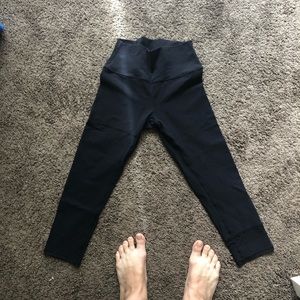 High waist Alo yoga Capri with mesh detail